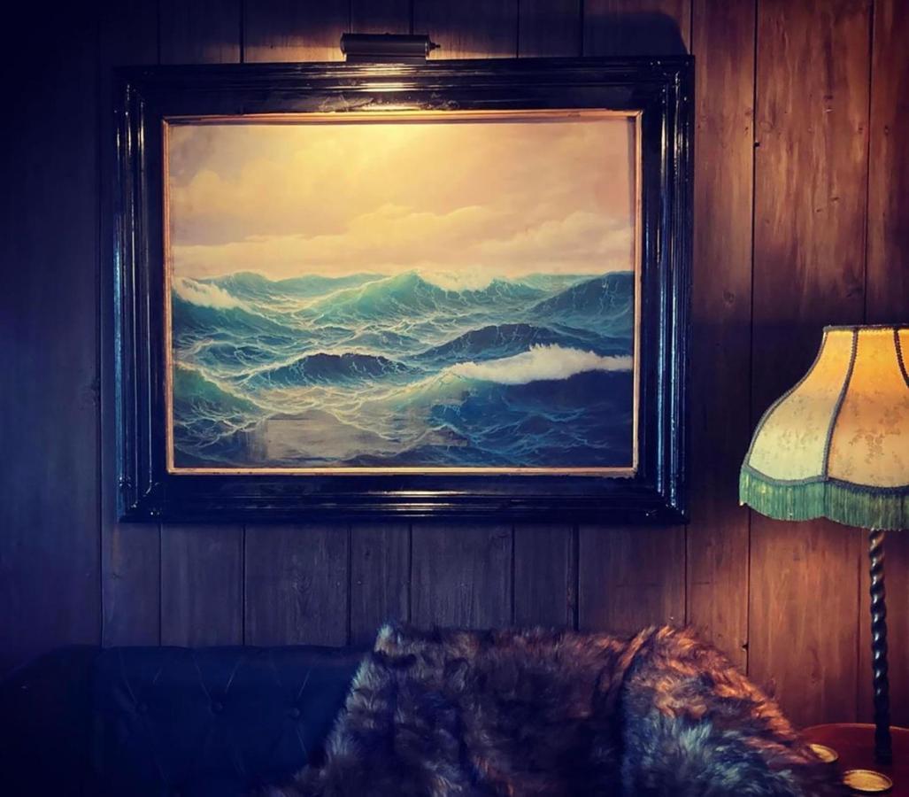 Crew'S Quarters Boarding House - Caters To Men Hotel Provincetown Bagian luar foto