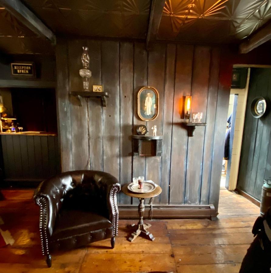 Crew'S Quarters Boarding House - Caters To Men Hotel Provincetown Bagian luar foto