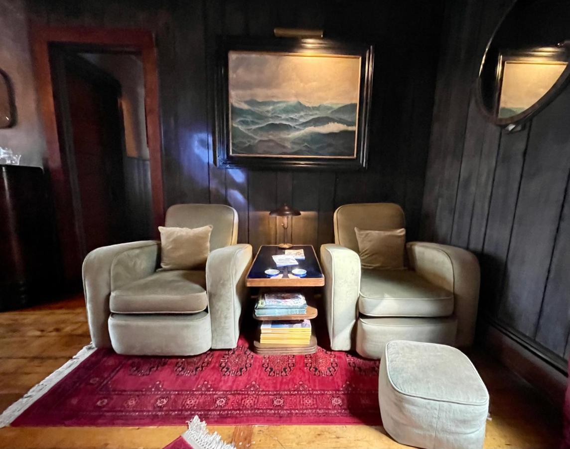 Crew'S Quarters Boarding House - Caters To Men Hotel Provincetown Bagian luar foto