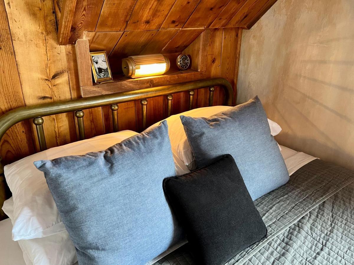 Crew'S Quarters Boarding House - Caters To Men Hotel Provincetown Bagian luar foto