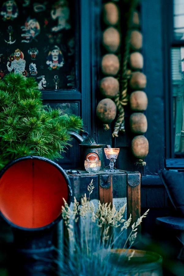 Crew'S Quarters Boarding House - Caters To Men Hotel Provincetown Bagian luar foto