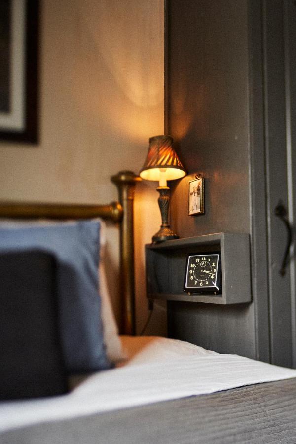 Crew'S Quarters Boarding House - Caters To Men Hotel Provincetown Bagian luar foto