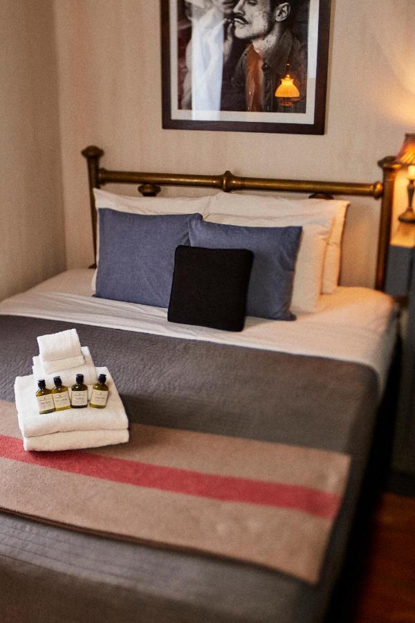 Crew'S Quarters Boarding House - Caters To Men Hotel Provincetown Bagian luar foto