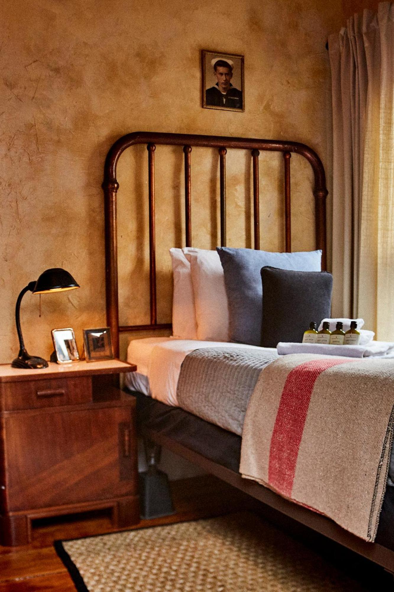 Crew'S Quarters Boarding House - Caters To Men Hotel Provincetown Bagian luar foto