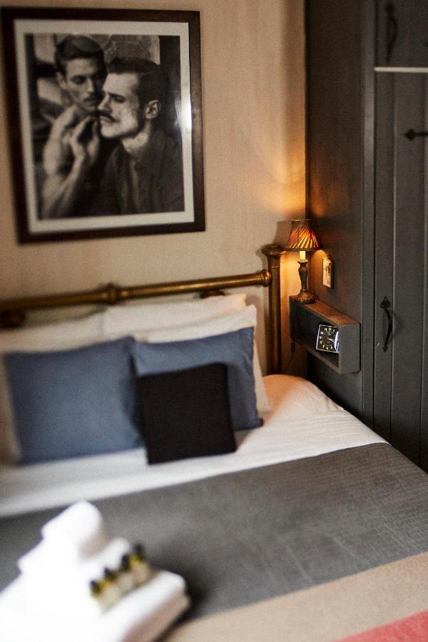 Crew'S Quarters Boarding House - Caters To Men Hotel Provincetown Bagian luar foto