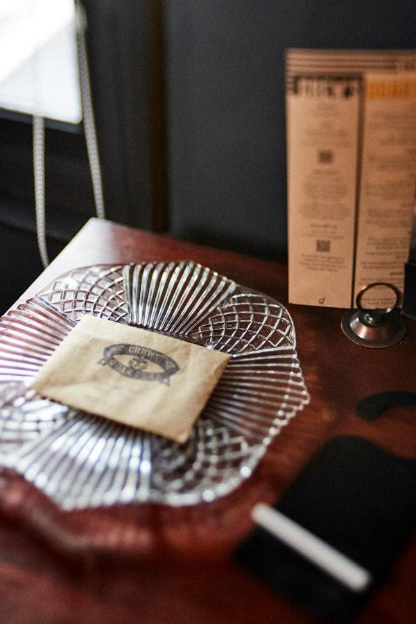 Crew'S Quarters Boarding House - Caters To Men Hotel Provincetown Bagian luar foto