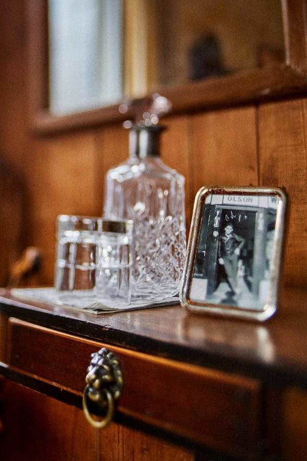 Crew'S Quarters Boarding House - Caters To Men Hotel Provincetown Bagian luar foto
