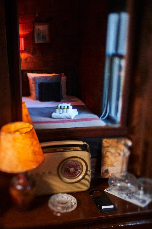 Crew'S Quarters Boarding House - Caters To Men Hotel Provincetown Bagian luar foto