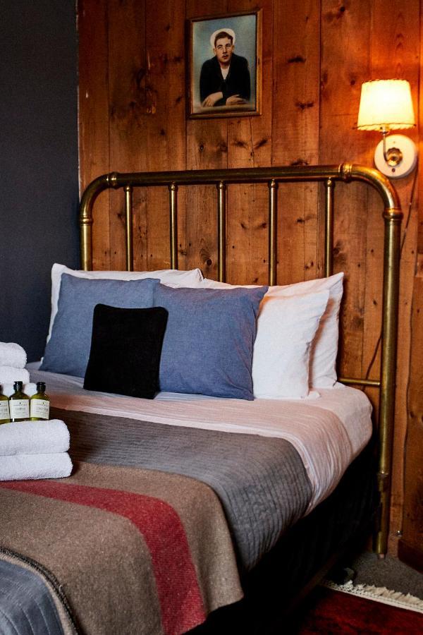 Crew'S Quarters Boarding House - Caters To Men Hotel Provincetown Bagian luar foto